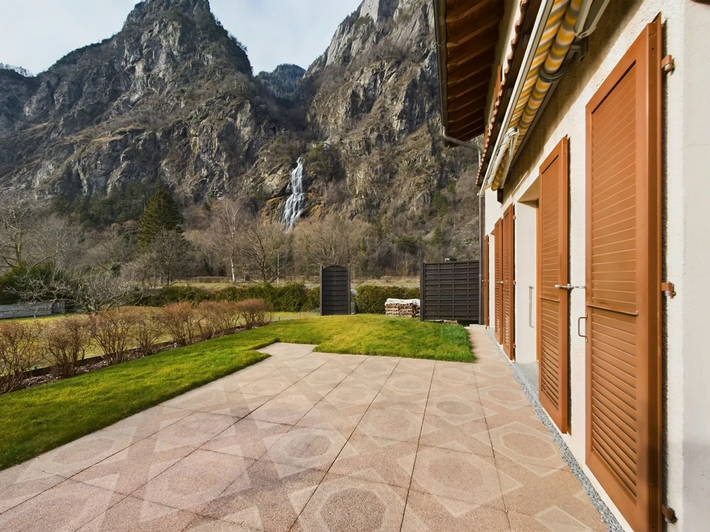 Maison mitoyenne avec grand jardin et vue époustouflante à Vernayaz - Photo 1 sur 11