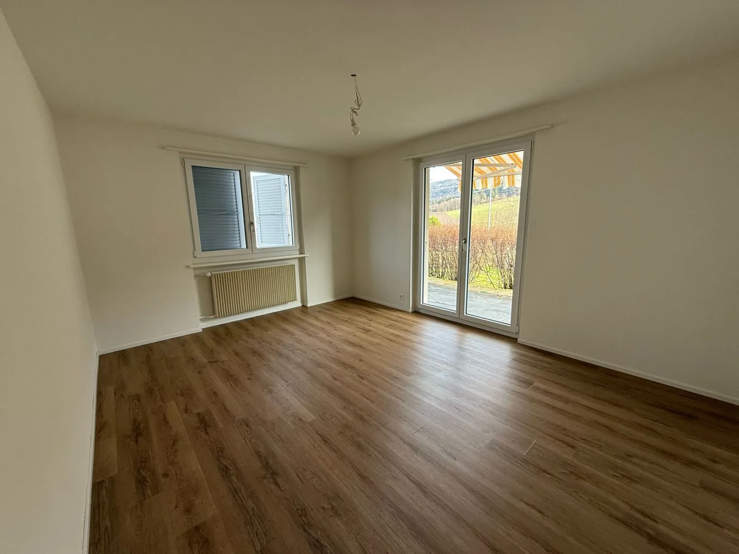 Bévilard, schöne renovierte 4,5-Zimmer-Wohnung im Erdgeschoss mit privatem Garten - Foto 3 von 8