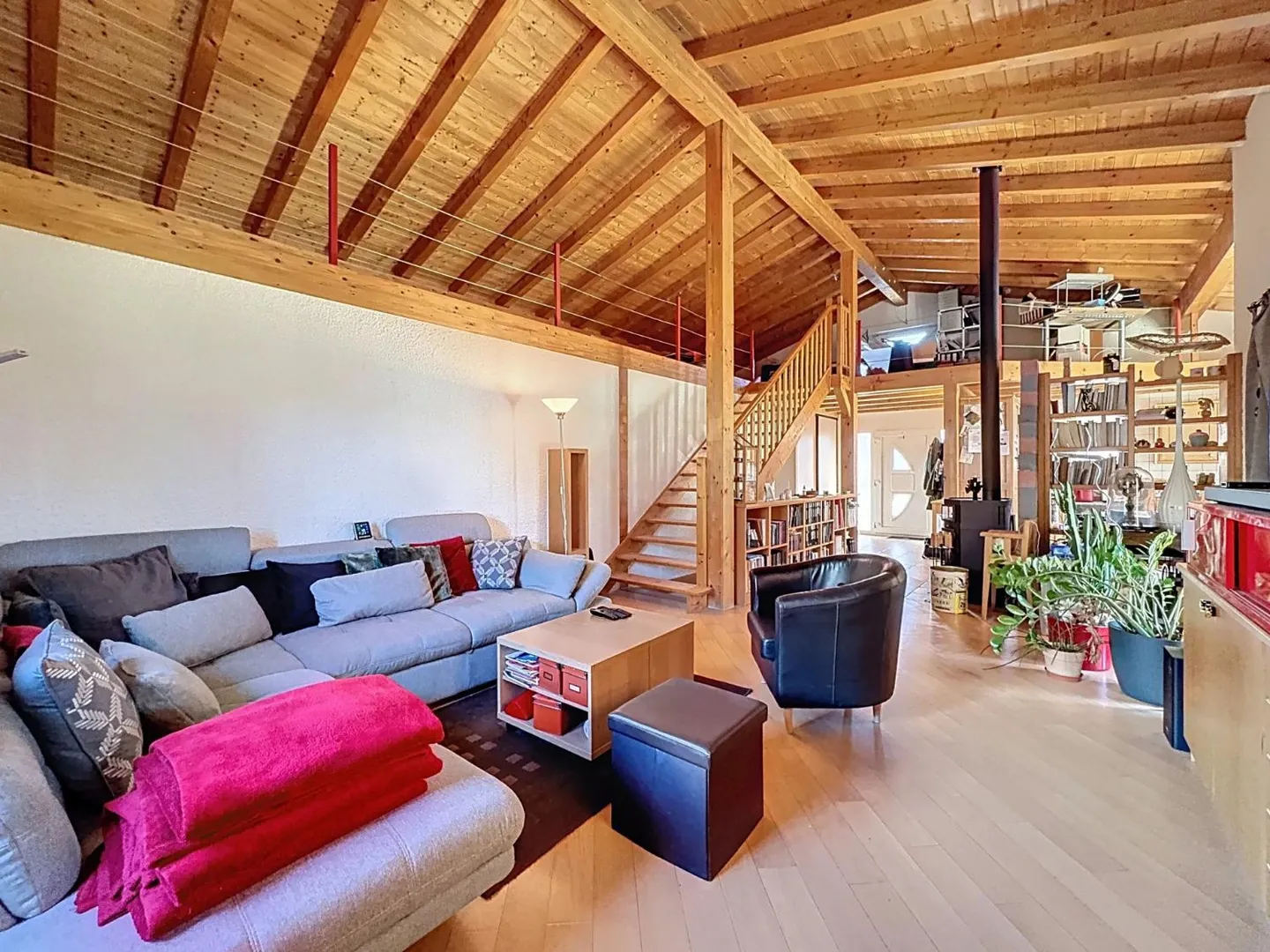Spacious villa in a quiet location, terrace and jacuzzi - Photo 2 of 13