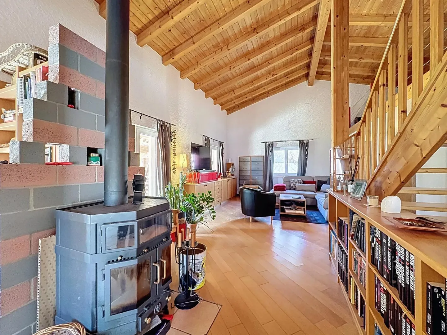 Spacious villa in a quiet location, terrace and jacuzzi - Photo 3 of 13