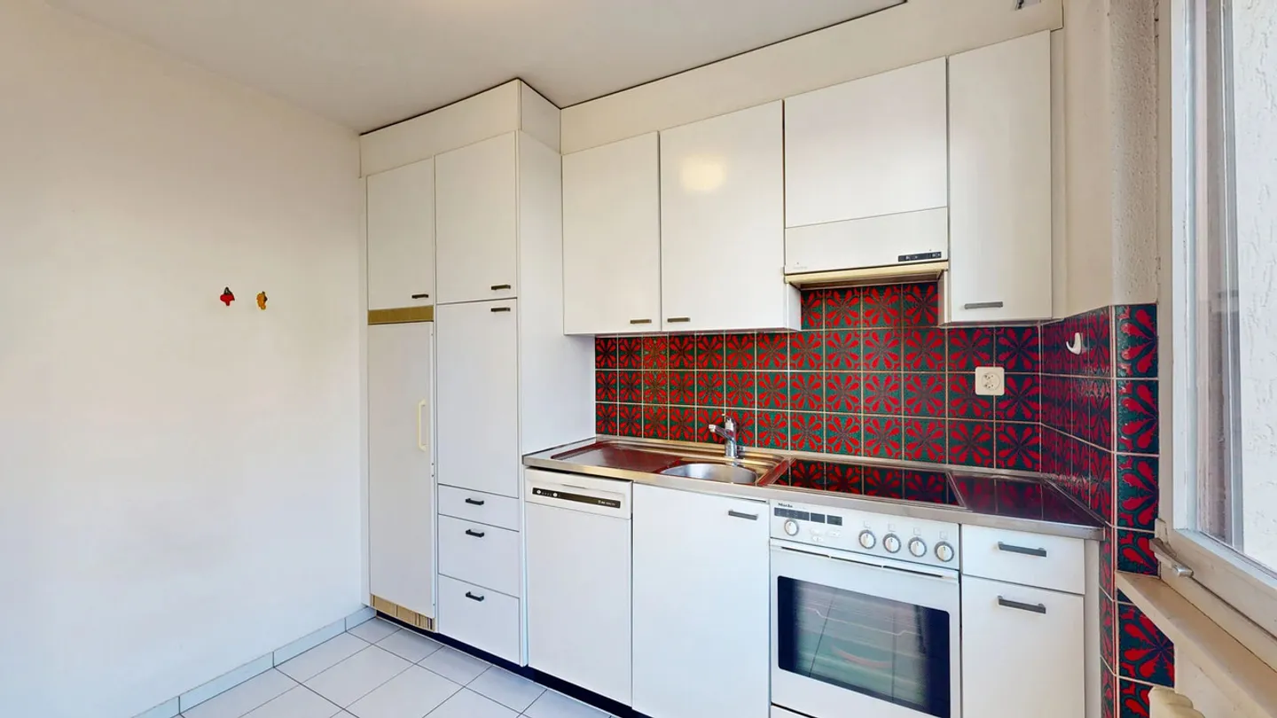 4.5-Room Semi-Detached House with Hobby Room and Parking Space - Photo 7 of 19