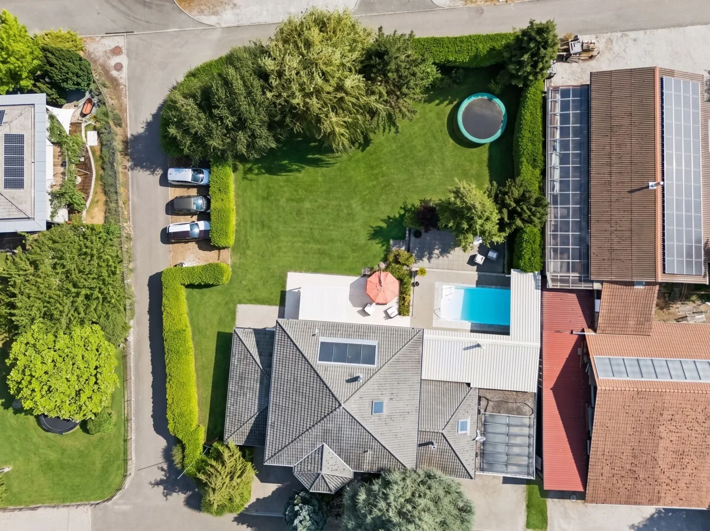 8.5-Room Single-Family House with Conservatory, Pool, and Versatile Space Offer - Photo 14 of 14