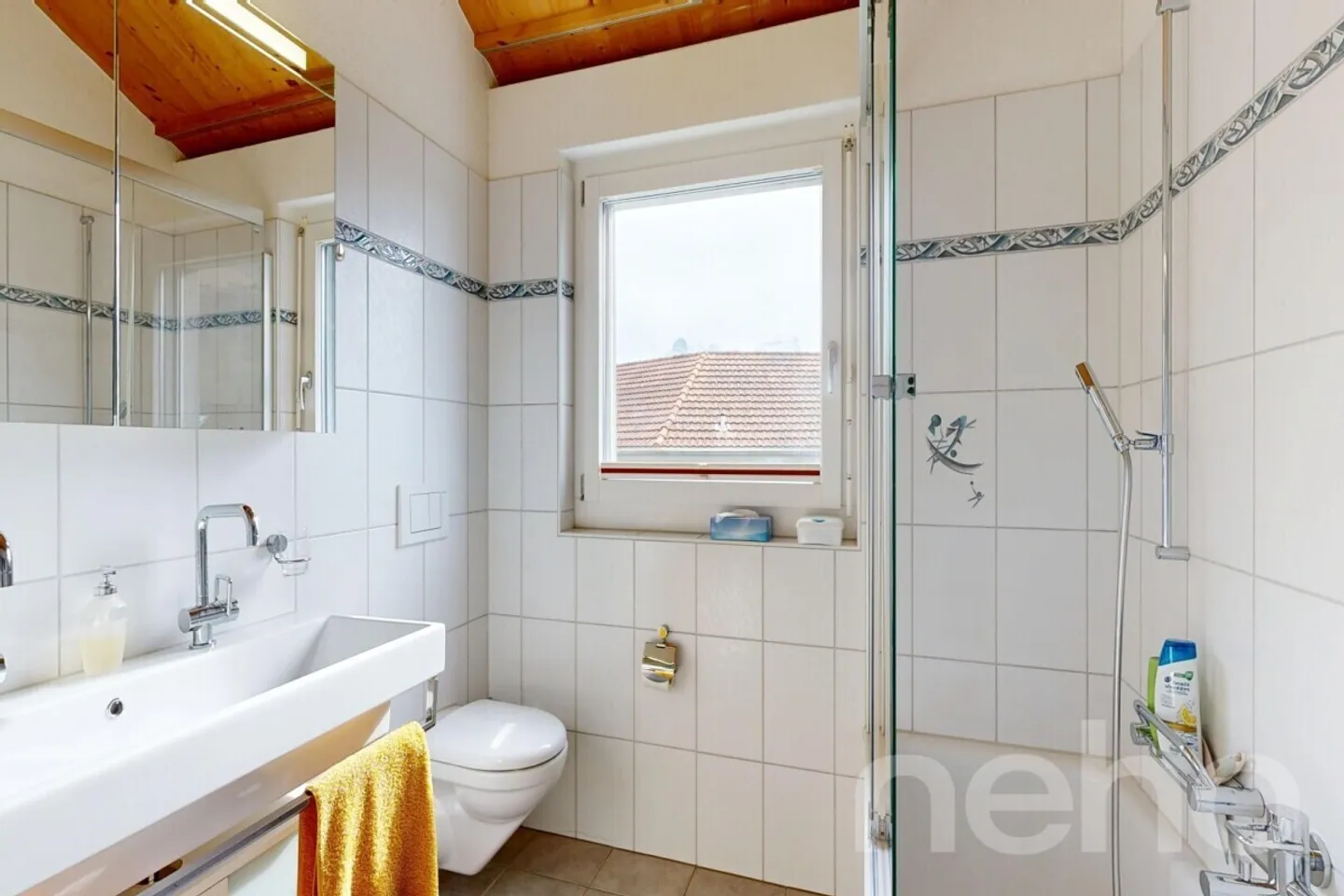 Spacious Semi-Detached Family House in Family-Friendly Location - Photo 8 of 12