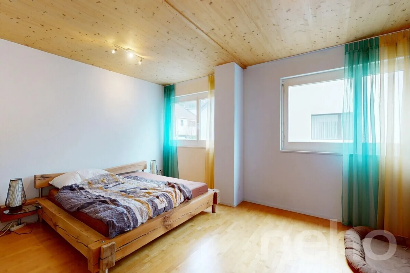 Spacious Semi-Detached Family House in Family-Friendly Location - Photo 9 of 12
