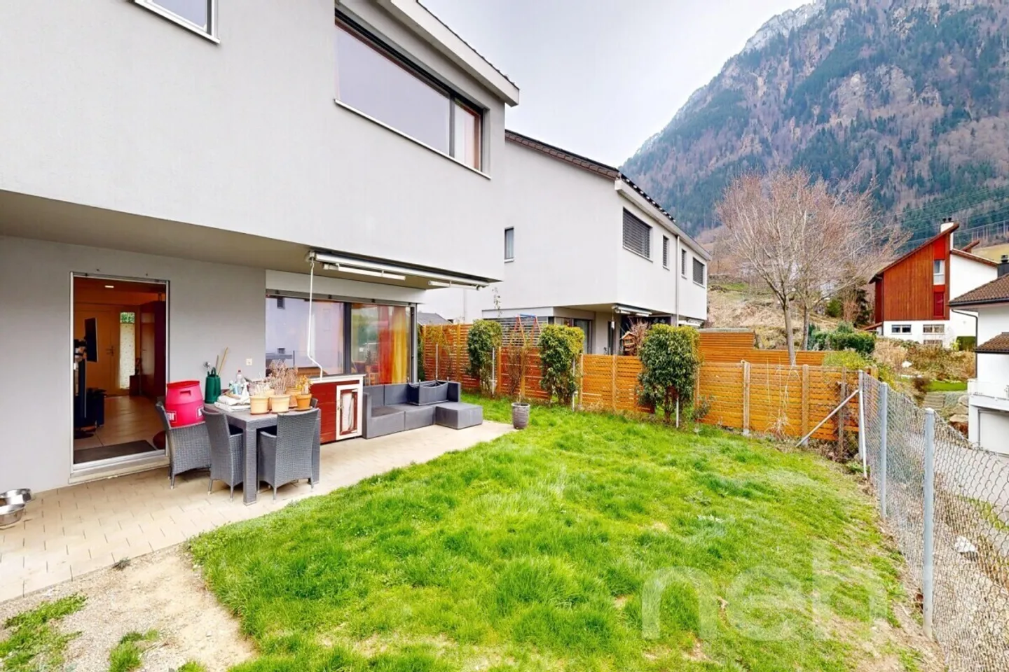 Spacious Semi-Detached Family House in Family-Friendly Location - Photo 10 of 12