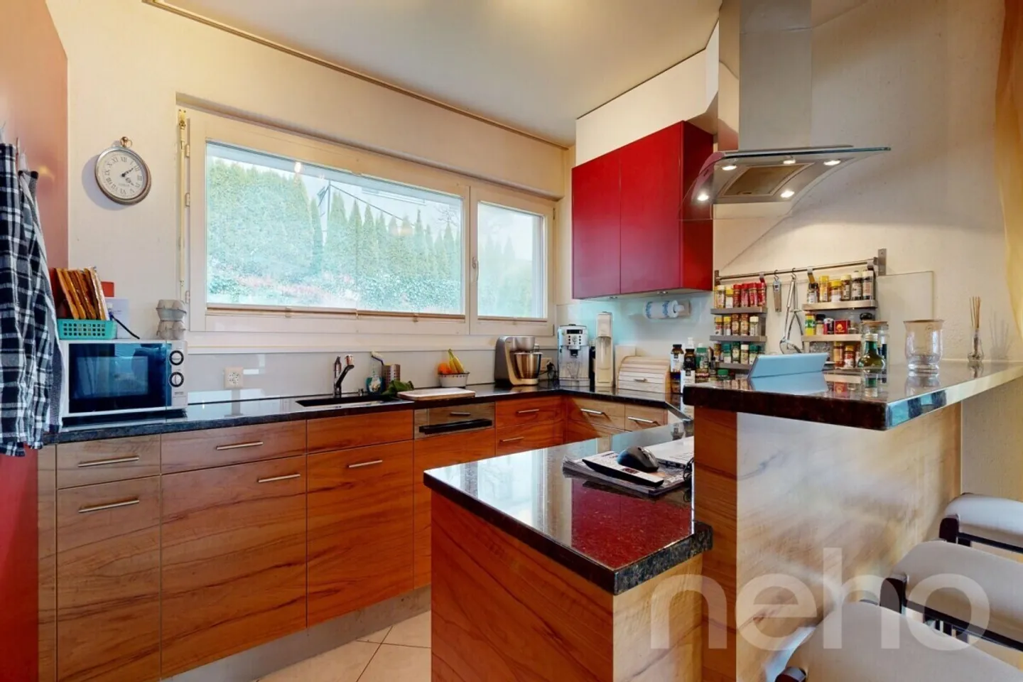 Spacious Semi-Detached Family House in Family-Friendly Location - Photo 4 of 12