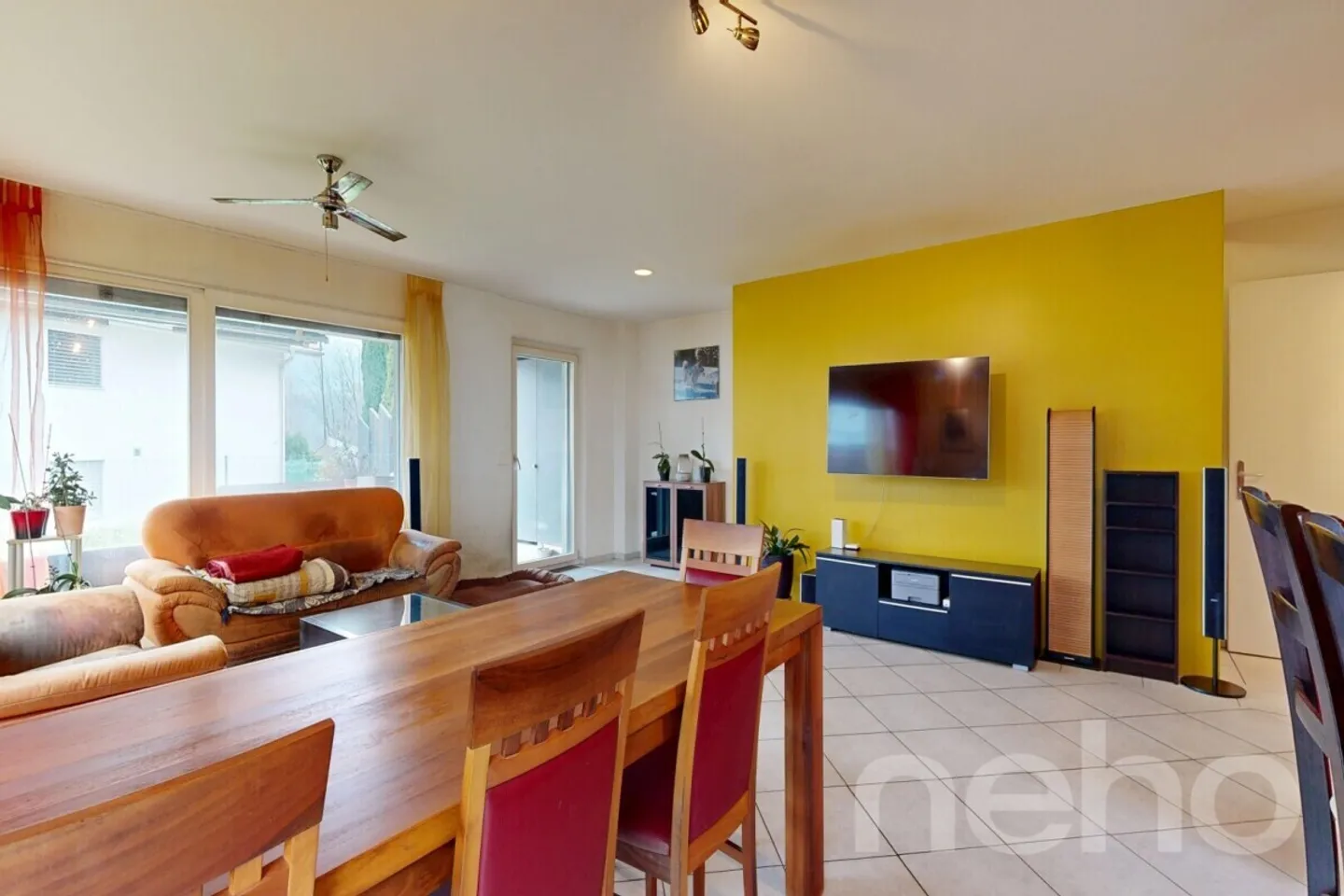 Spacious Semi-Detached Family House in Family-Friendly Location - Photo 5 of 12