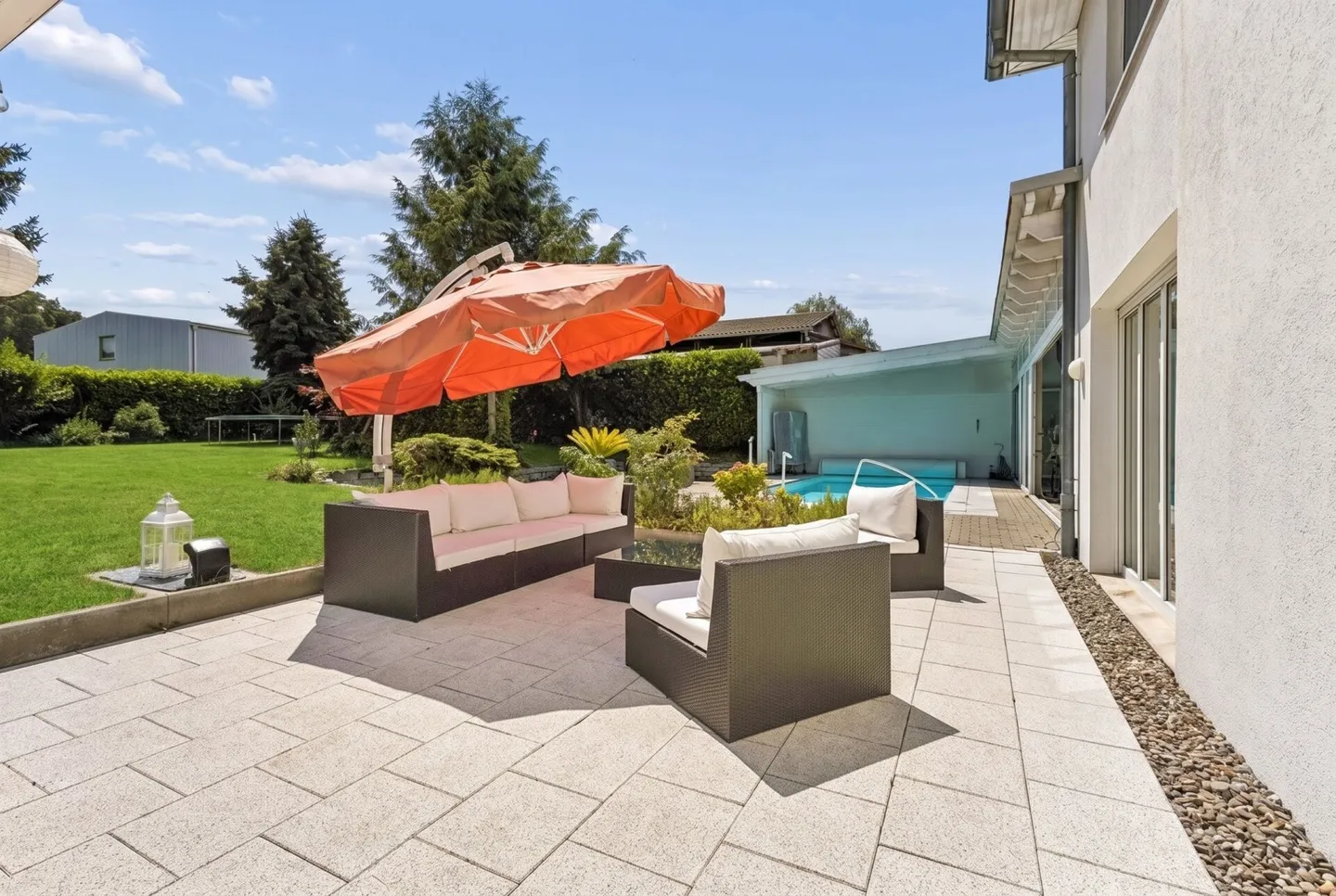 8.5-Room Single-Family House with Conservatory, Pool, and Versatile Space Offer - Photo 12 of 14