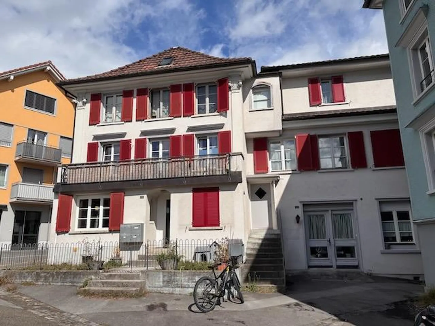 Charmante appartement de 3,5 pièces dans un immeuble ancien au centre d'Altstätten SG - Photo 1 sur 8