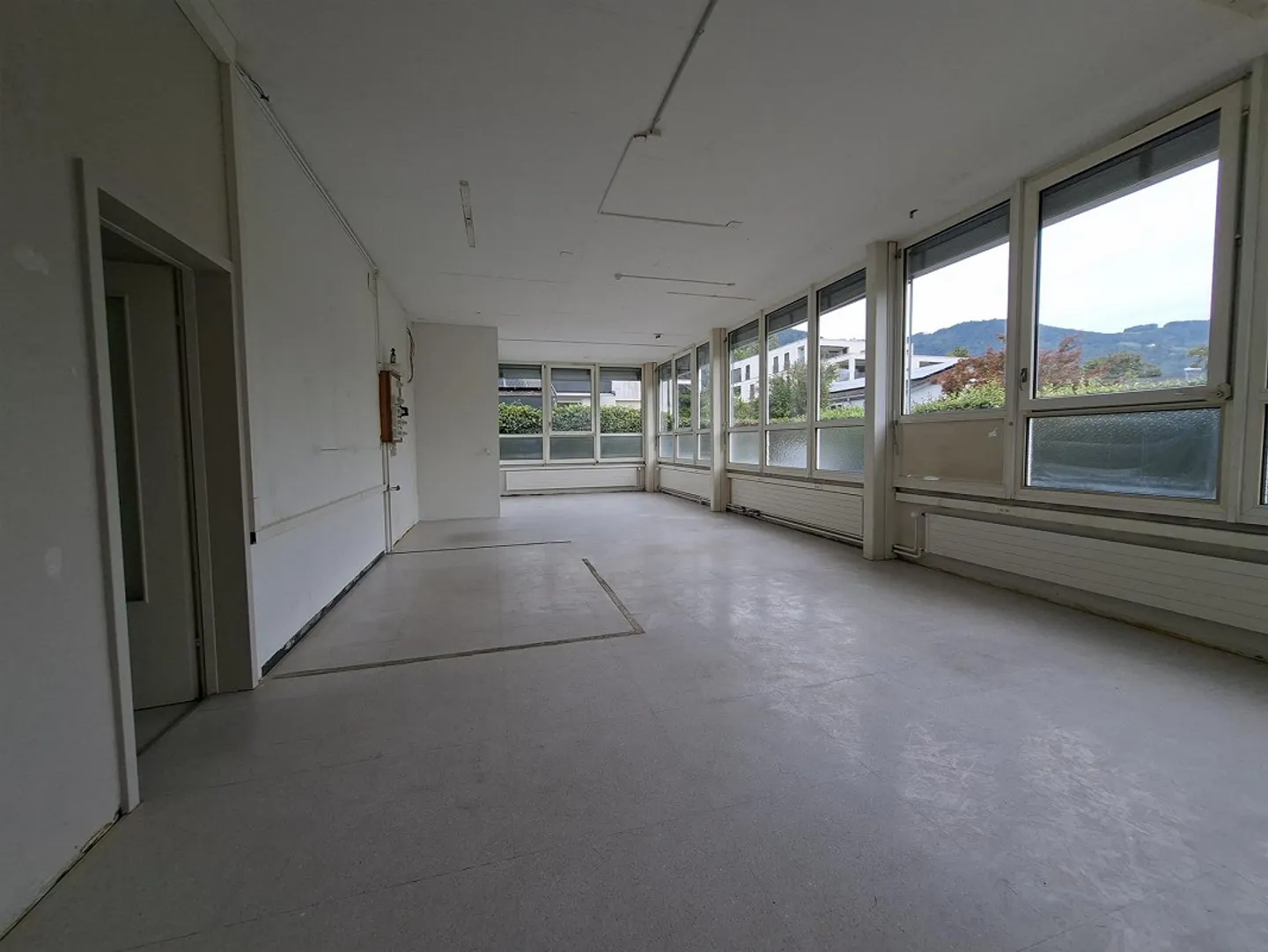 Espace Commercial Intéressant dans un Emplacement Calme - Photo 1 sur 6