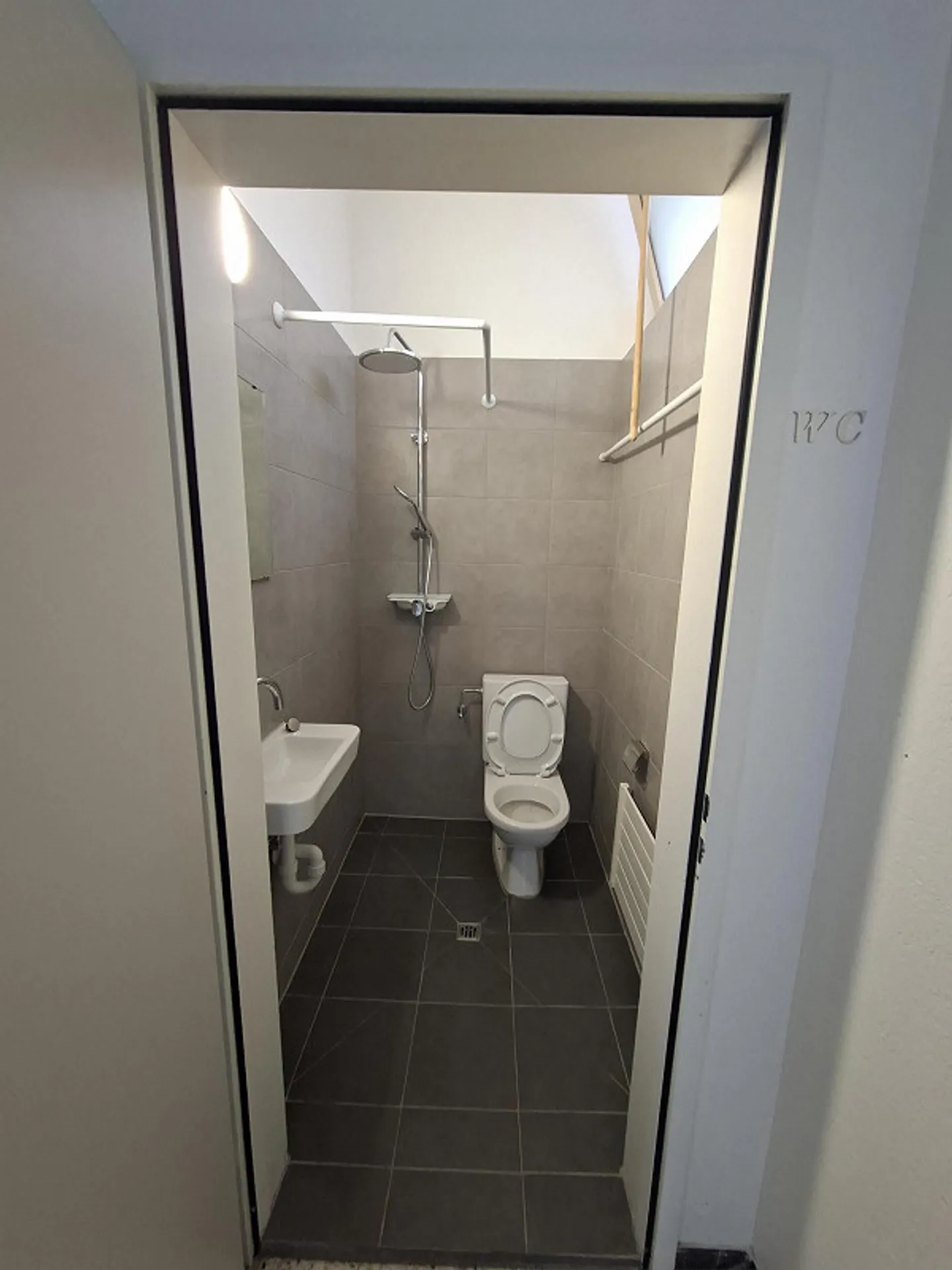 Espace Commercial Intéressant dans un Emplacement Calme - Photo 3 sur 6