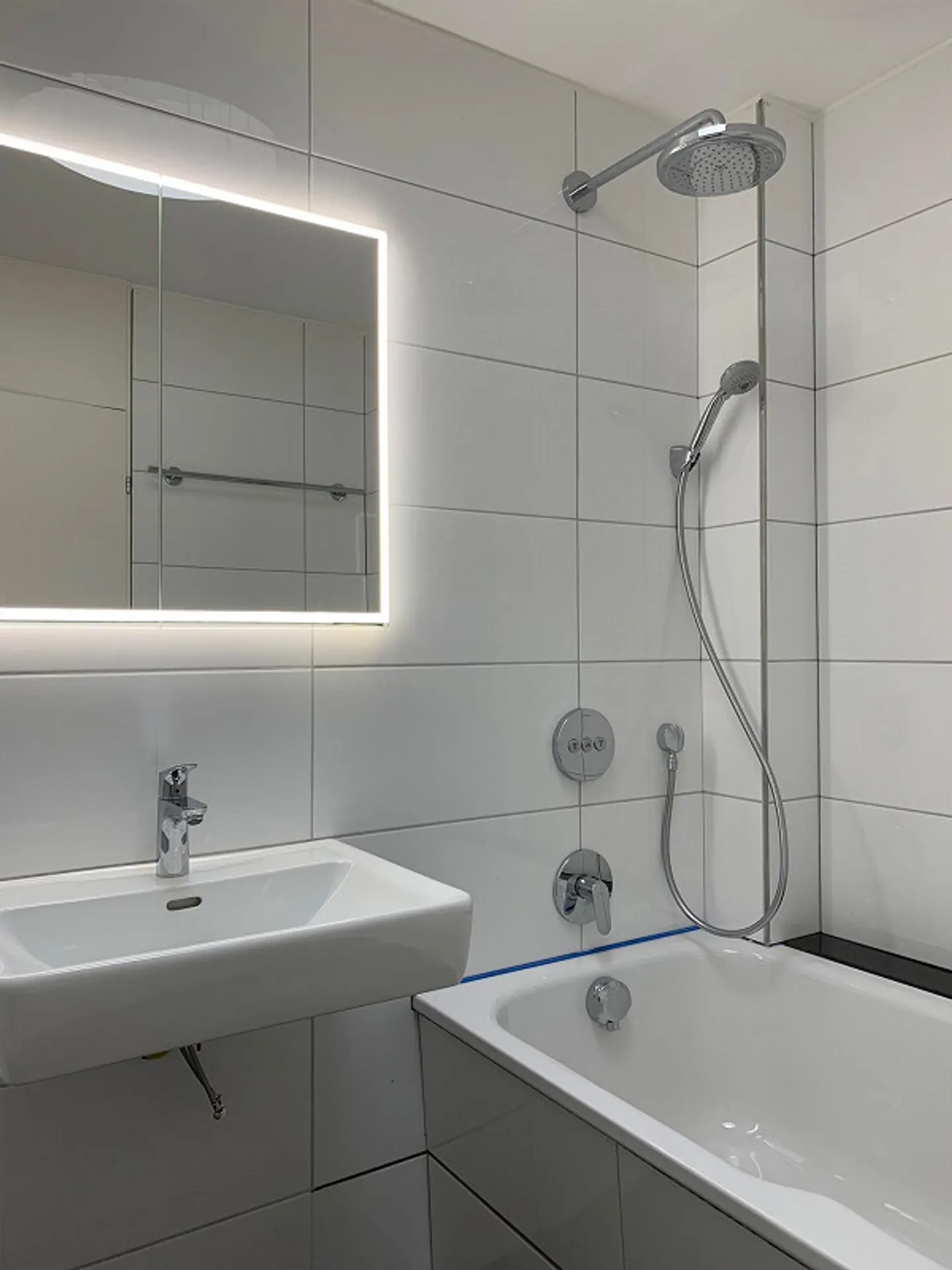 Beautiful 4.5 Room Apartment with Great View - Photo 7 of 13