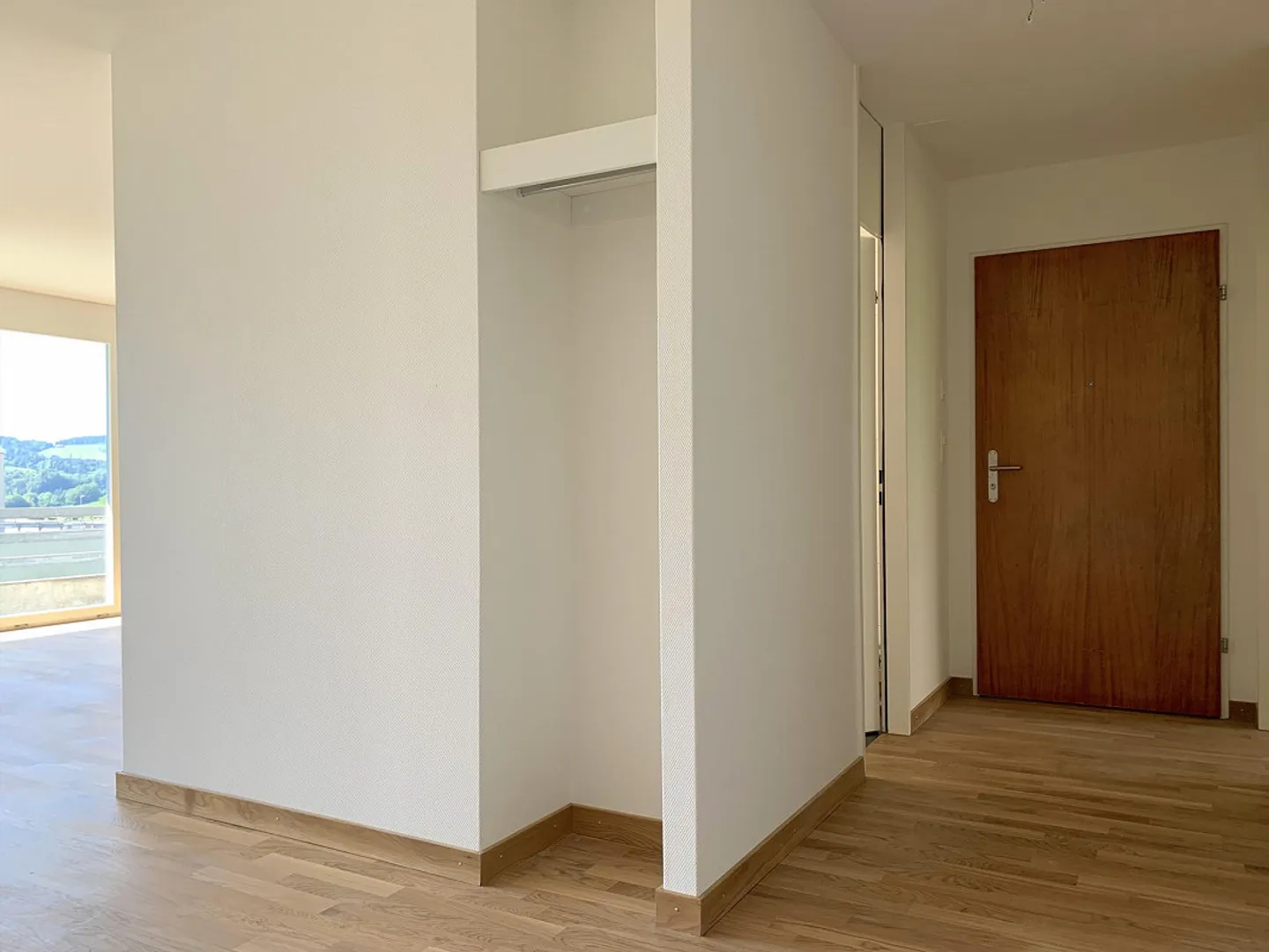 Beautiful 4.5 Room Apartment with Great View - Photo 5 of 13