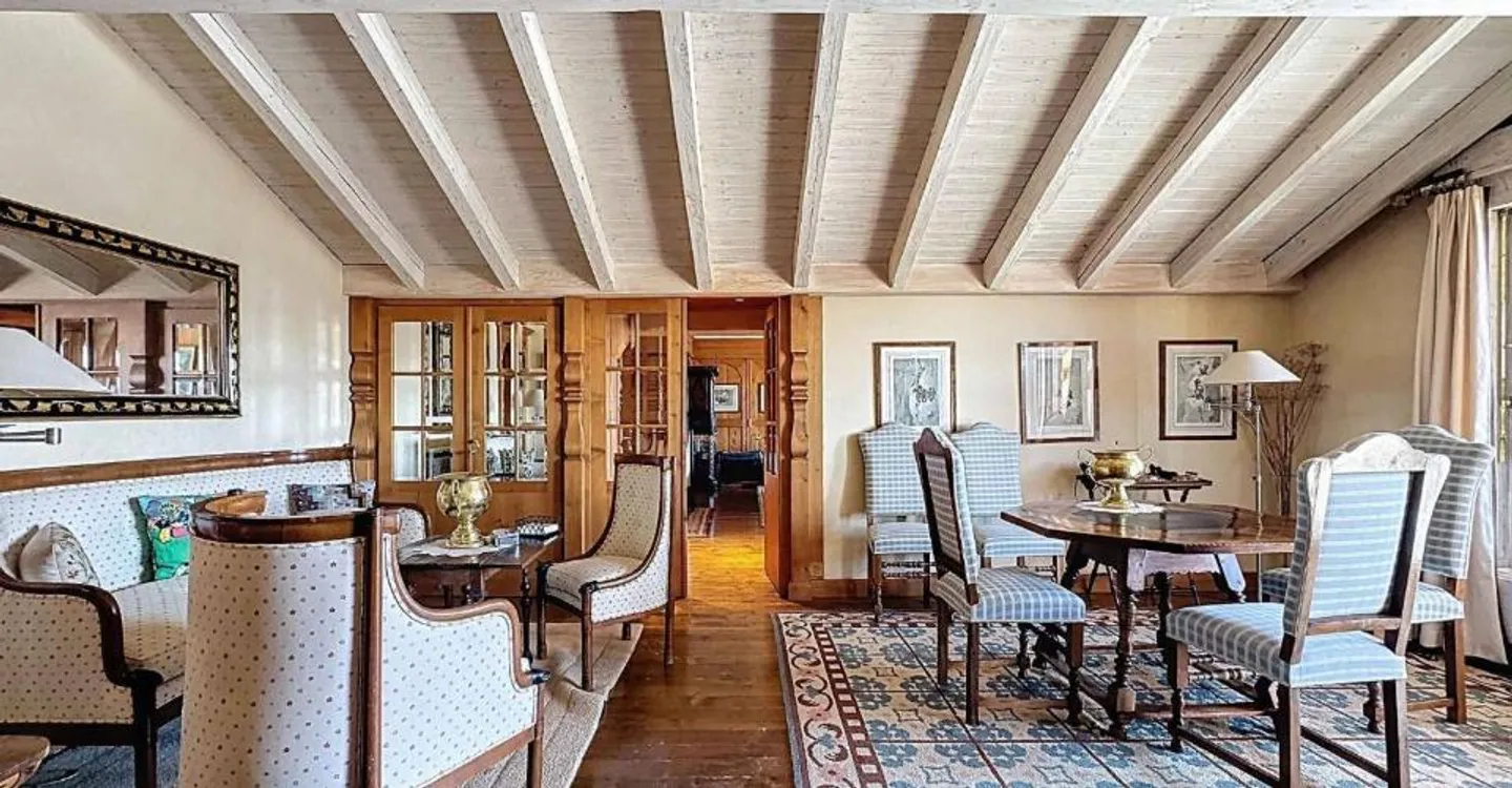 6.5-room penthouse apartment facing the golf course with superb view + studio - Photo 4 of 13