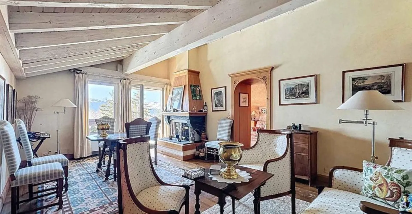 6.5-room penthouse apartment facing the golf course with superb view + studio - Photo 5 of 13