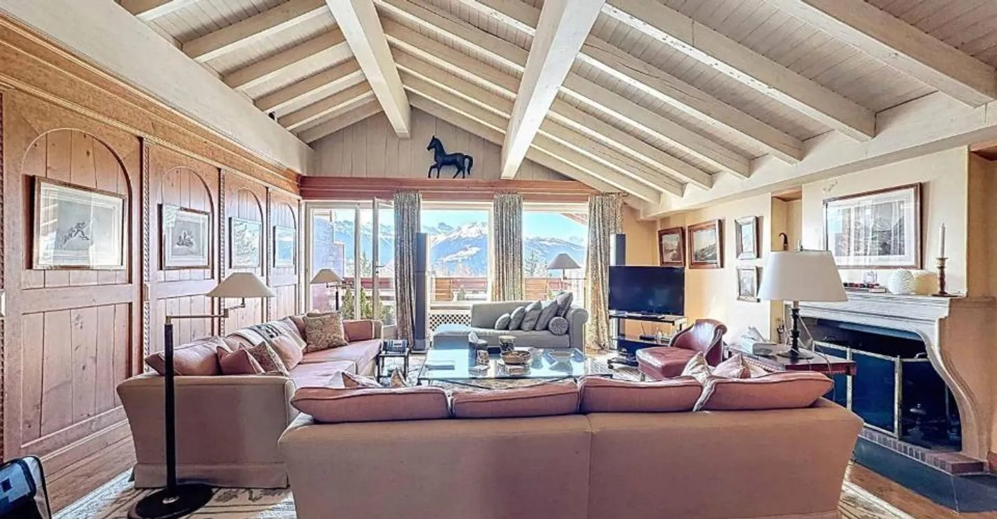 6.5-room penthouse apartment facing the golf course with superb view + studio - Photo 7 of 13