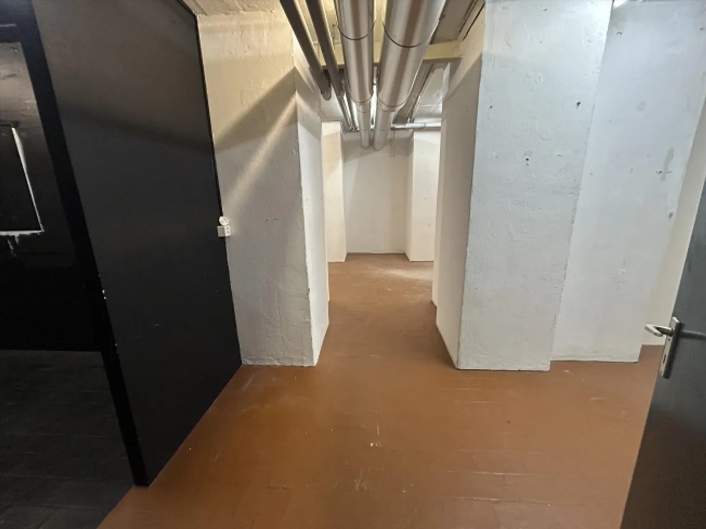 Workshop / Storage at Attractive Location - Heuwaage - Photo 2 of 5