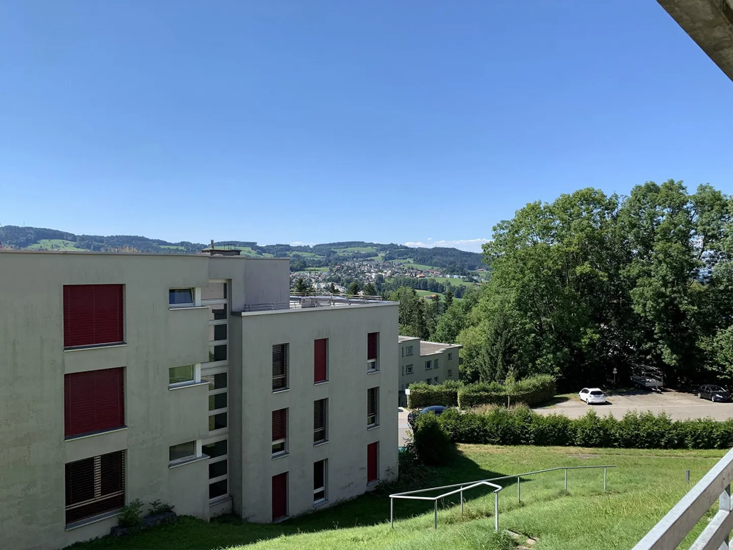 Beautiful 4.5 Room Apartment with Great View - Photo 13 of 13