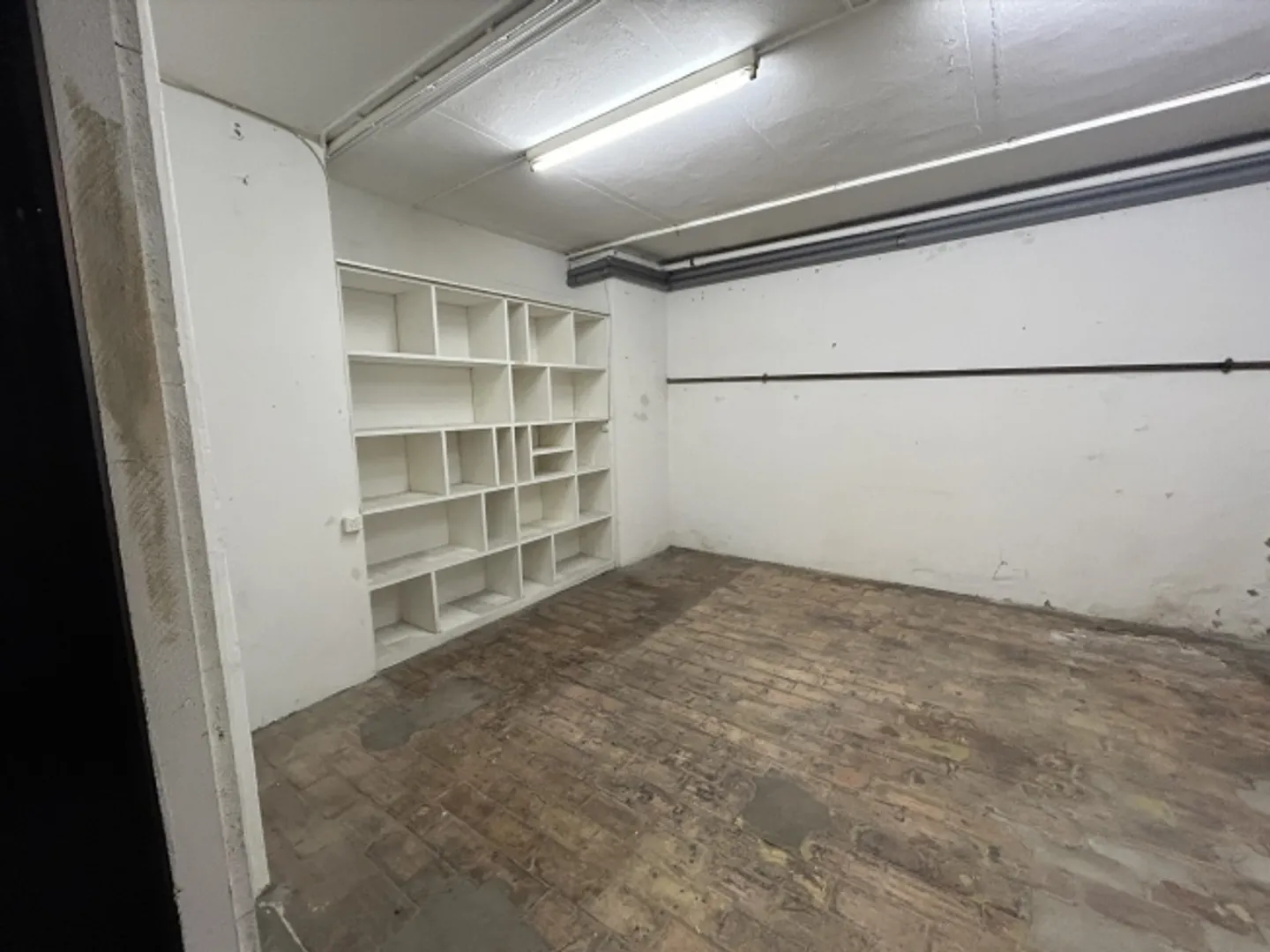 Workshop / Storage at Attractive Location - Heuwaage - Photo 4 of 5