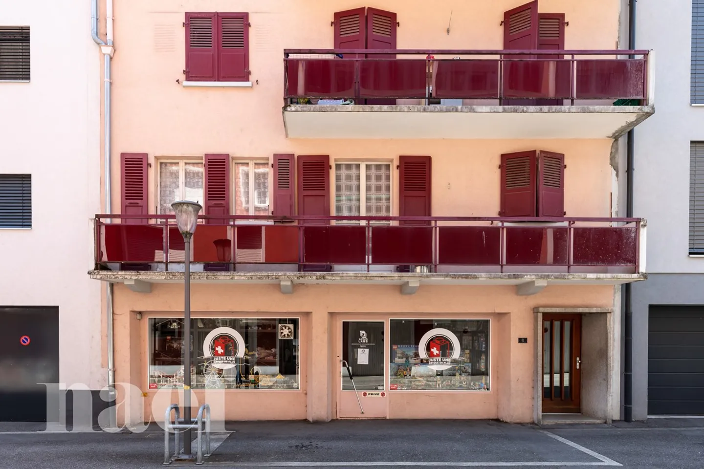 Mixed-use building with arcade and 4 apartments in the city center of Monthey - Photo 3 of 10