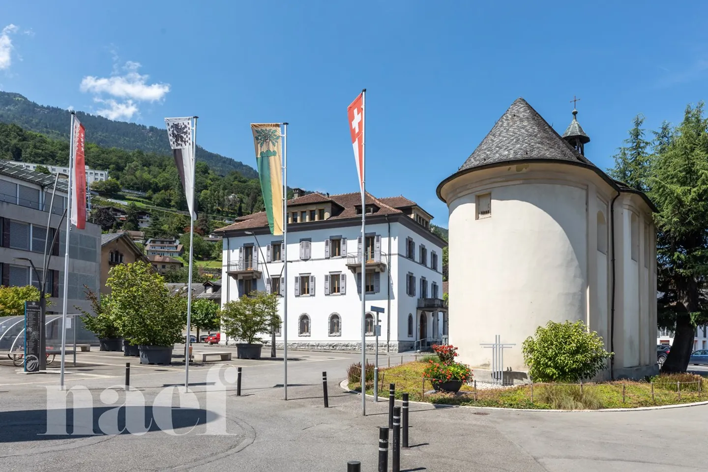 Mixed-use building with arcade and 4 apartments in the city center of Monthey - Photo 6 of 10