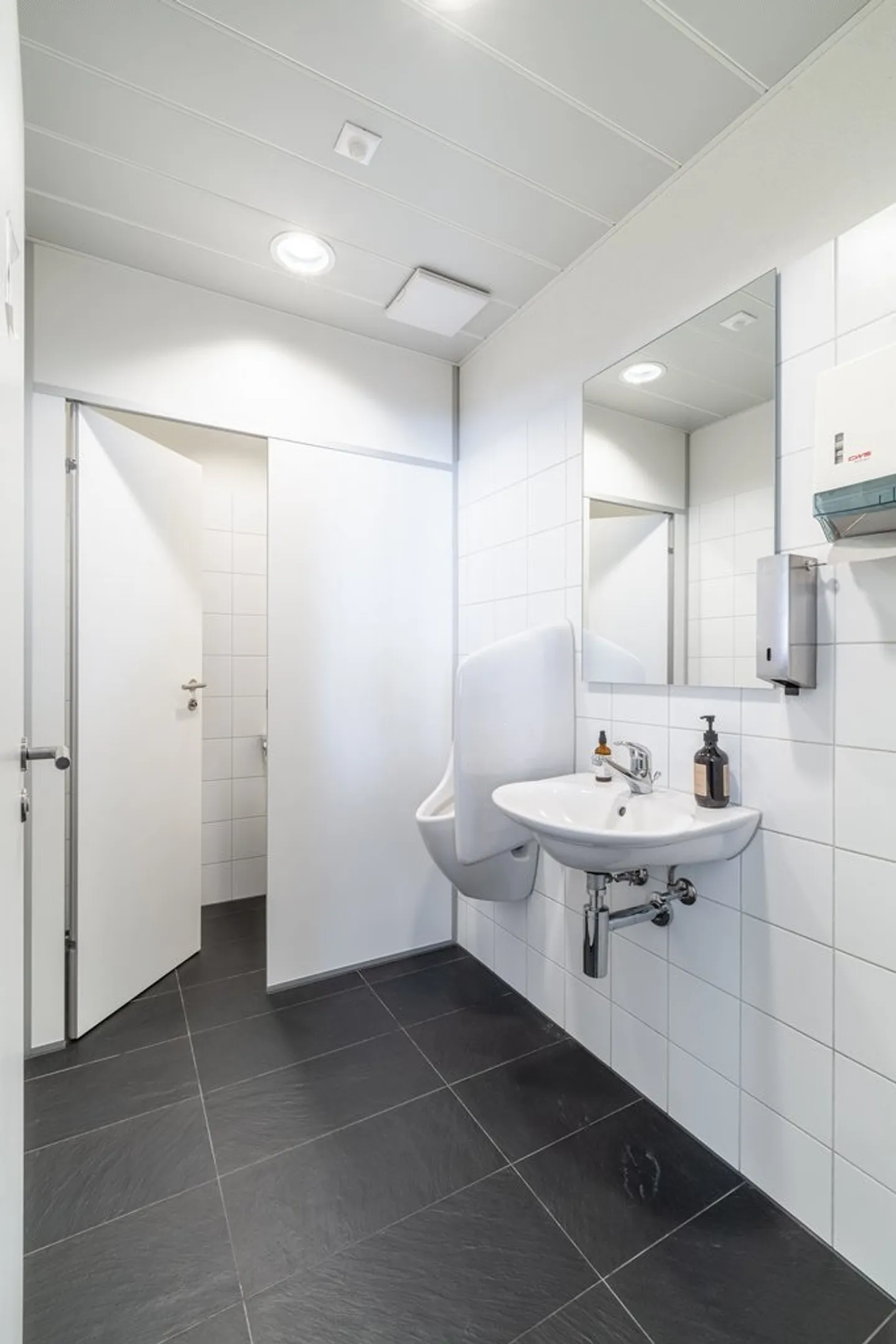 Spazio ufficio attraente - la nuova casa per la tua azienda! - Foto 7 di 8