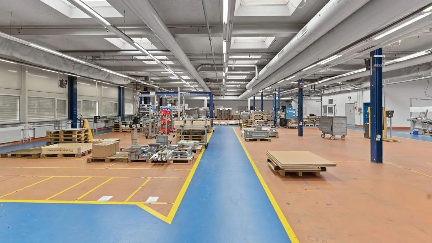 Alle Möglichkeiten für Sie - Lager- und Produktionsfläche im EG und UG - Foto 2 von 12