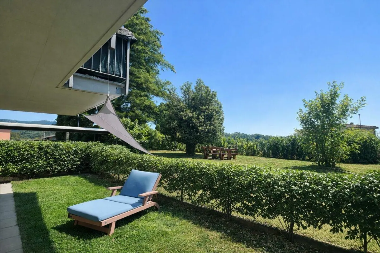 Appartamento moderno con giardino - Foto 2 di 9