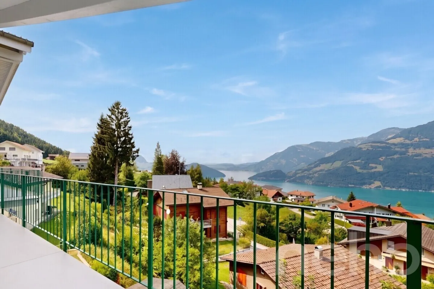 Vivre avec un panorama. Votre maison au-dessus du lac des Quatre-Cantons - Photo 3 sur 12