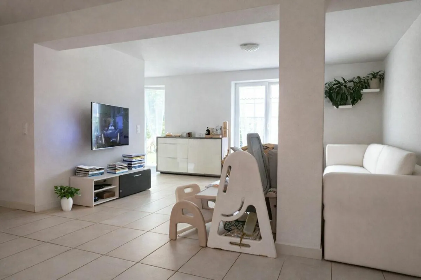 Appartamento moderno con giardino - Foto 5 di 9