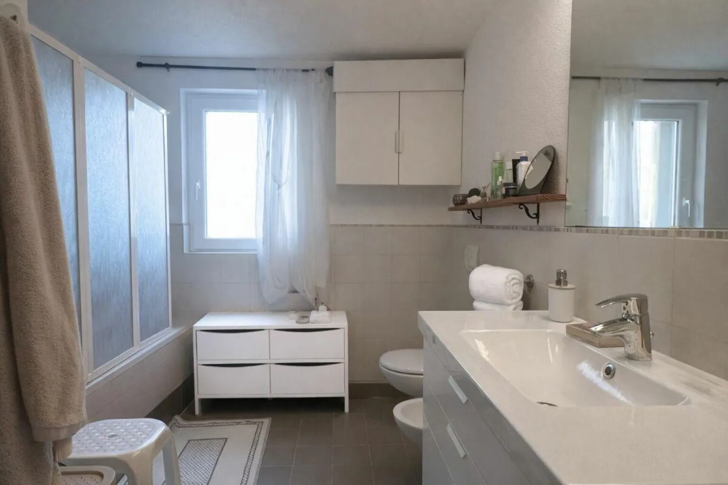 Appartamento moderno con giardino - Foto 8 di 9