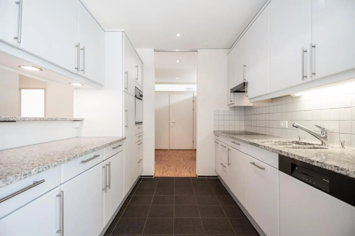 Spacious apartment in a family-friendly environment - Photo 2 of 10