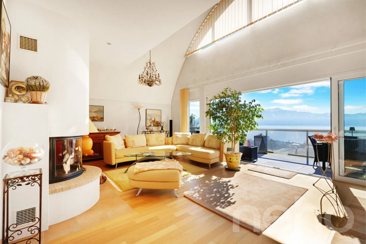 Exceptional property in Pully: spacious duplex with breathtaking views - Photo 3 of 13