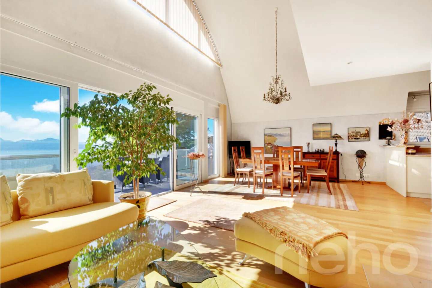 Exceptional property in Pully: spacious duplex with breathtaking views - Photo 7 of 13