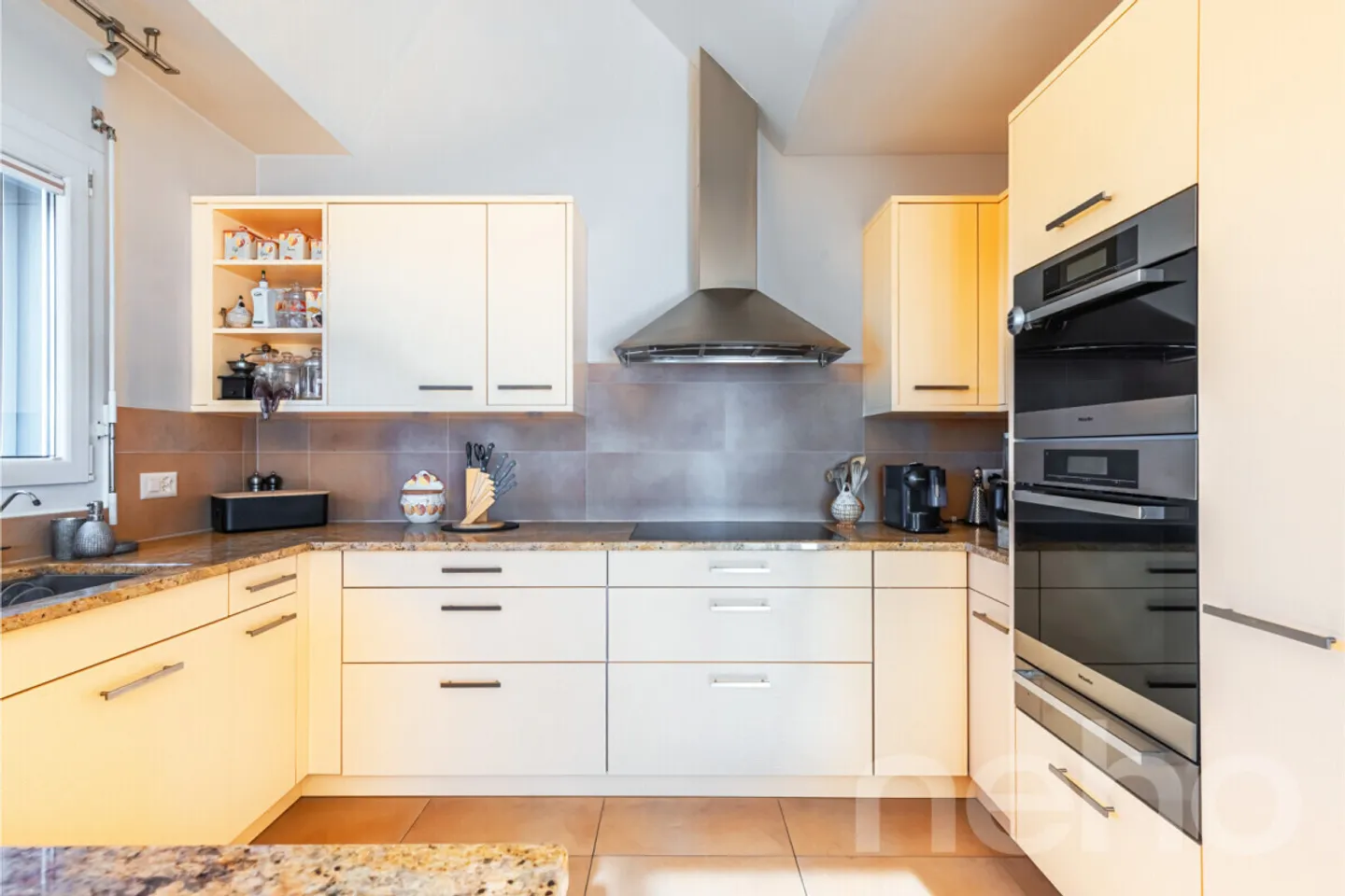 Exceptional property in Pully: spacious duplex with breathtaking views - Photo 10 of 13