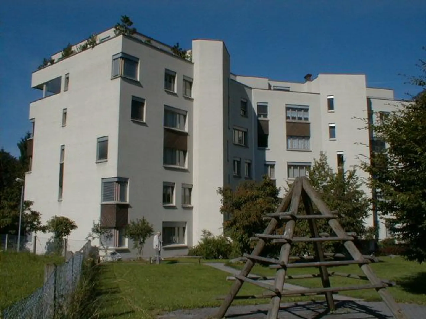 Avez-vous besoin d'une place de parking pour votre moto ? - Photo 1 sur 2