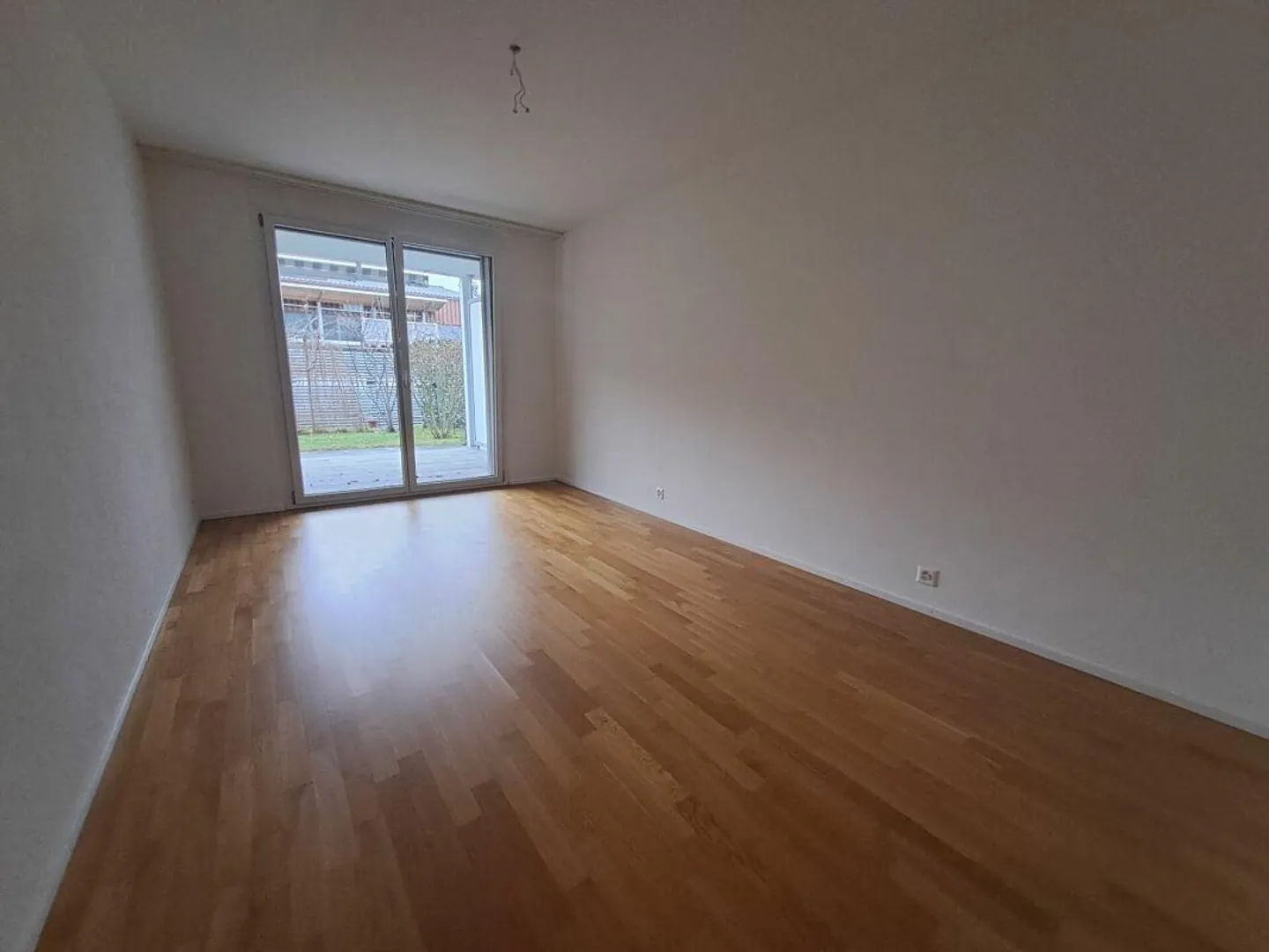 Appartement attrayant de 2,5 pièces au rez-de-chaussée - Photo 5 sur 8