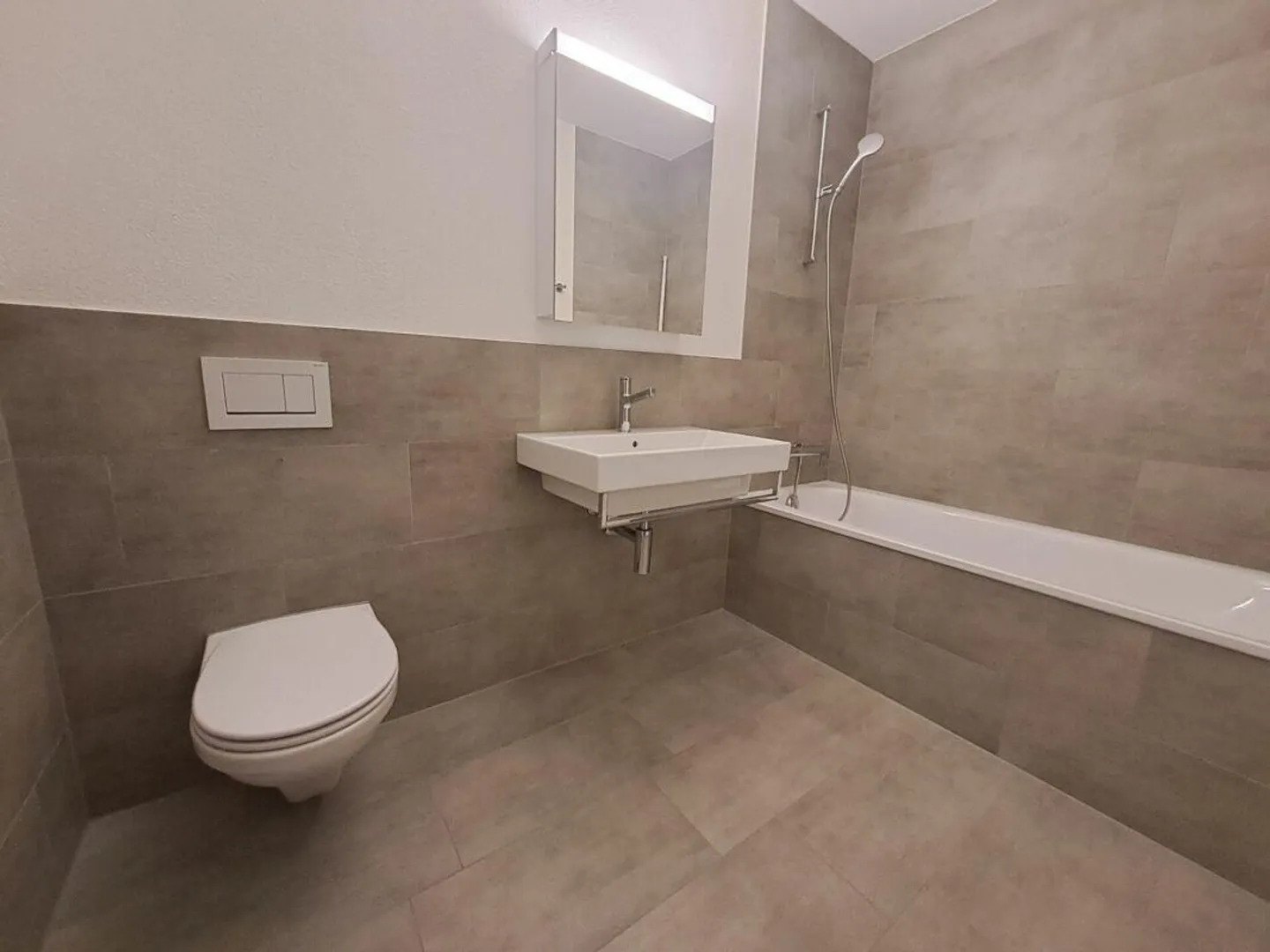 Appartement attrayant de 2,5 pièces au rez-de-chaussée - Photo 7 sur 8