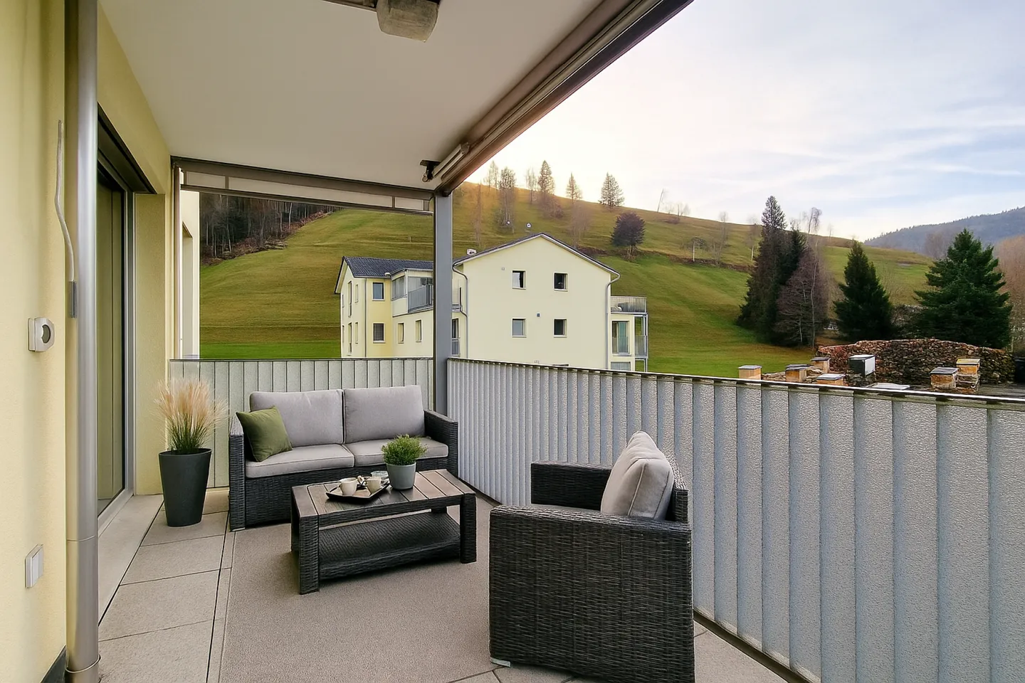 Gepflegt mit Lift und schöner Aussicht - Photo 3 sur 8