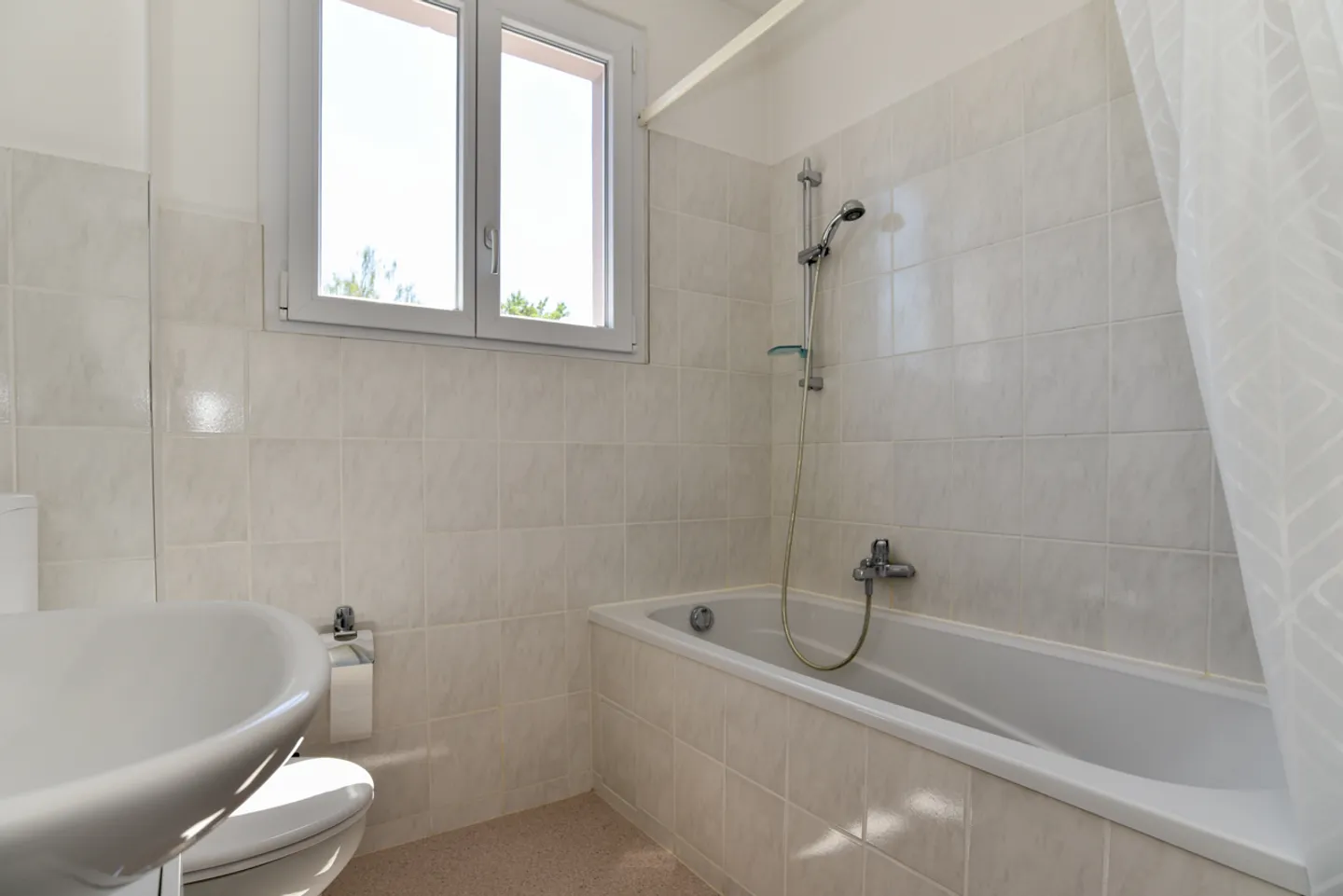 Three-family house in a good location in Buchs with well-kept surroundings - Photo 11 of 14