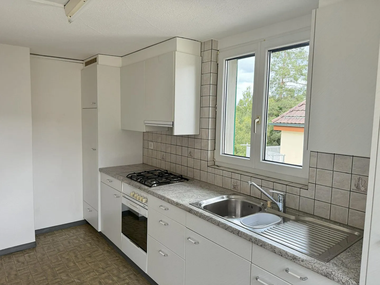 Appartamento di 3 stanze senza balcone in affitto - Foto 2 di 12