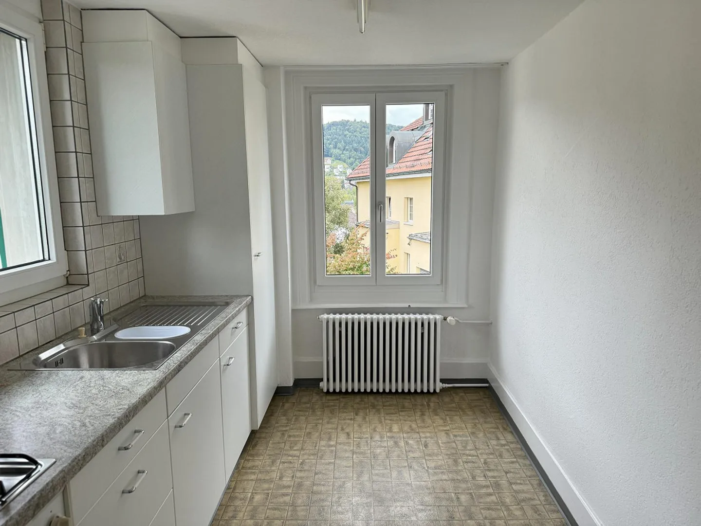 Appartamento di 3 stanze senza balcone in affitto - Foto 3 di 12