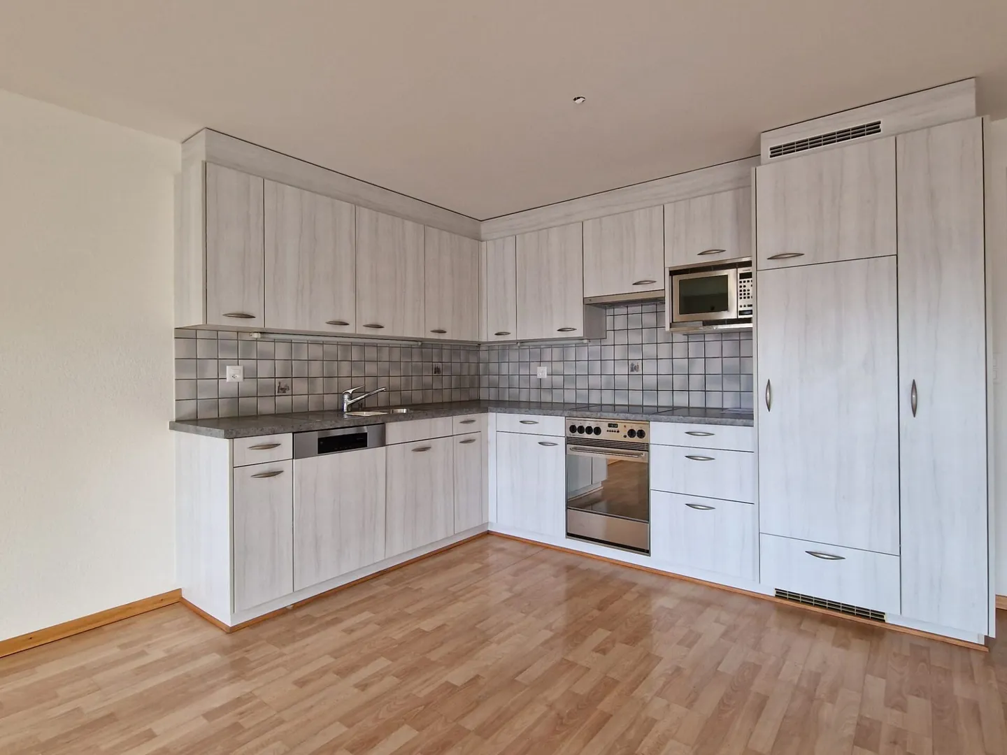 Gepflegt mit Lift und schöner Aussicht - Photo 5 sur 8