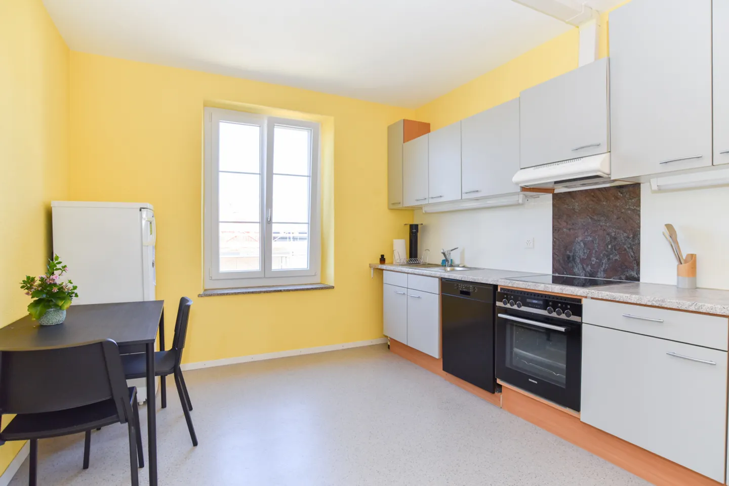 Three-family house in a good location in Buchs with well-kept surroundings - Photo 9 of 14