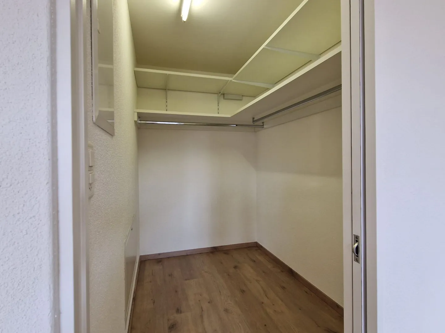 Gepflegt mit Lift und schöner Aussicht - Photo 7 sur 8