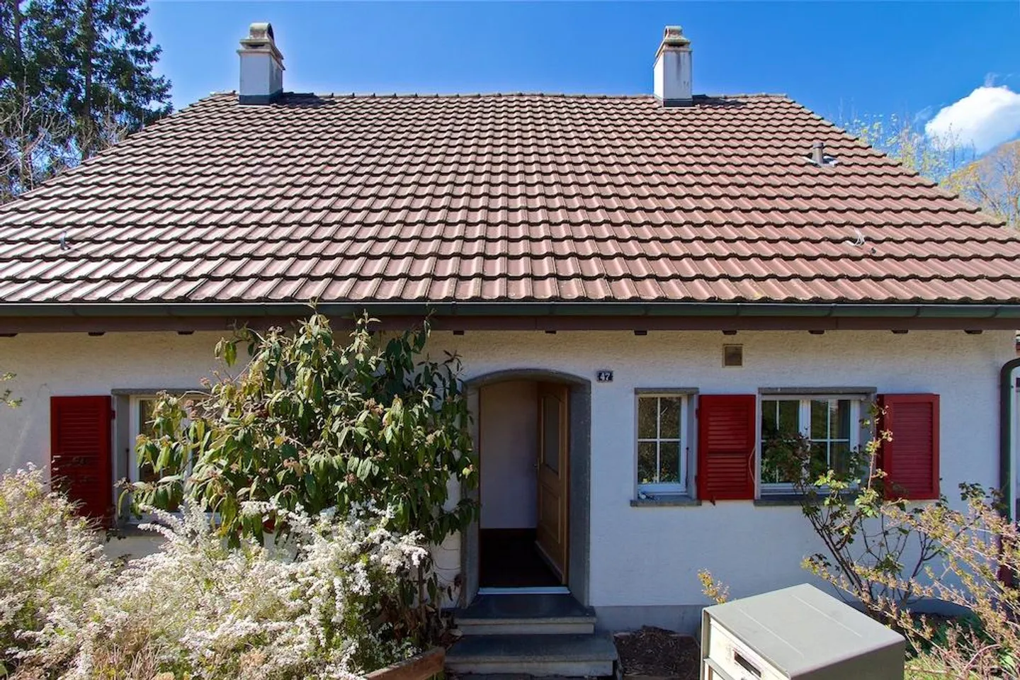 Living in Bern, single-family house with high renovation needs - Photo 2 of 15