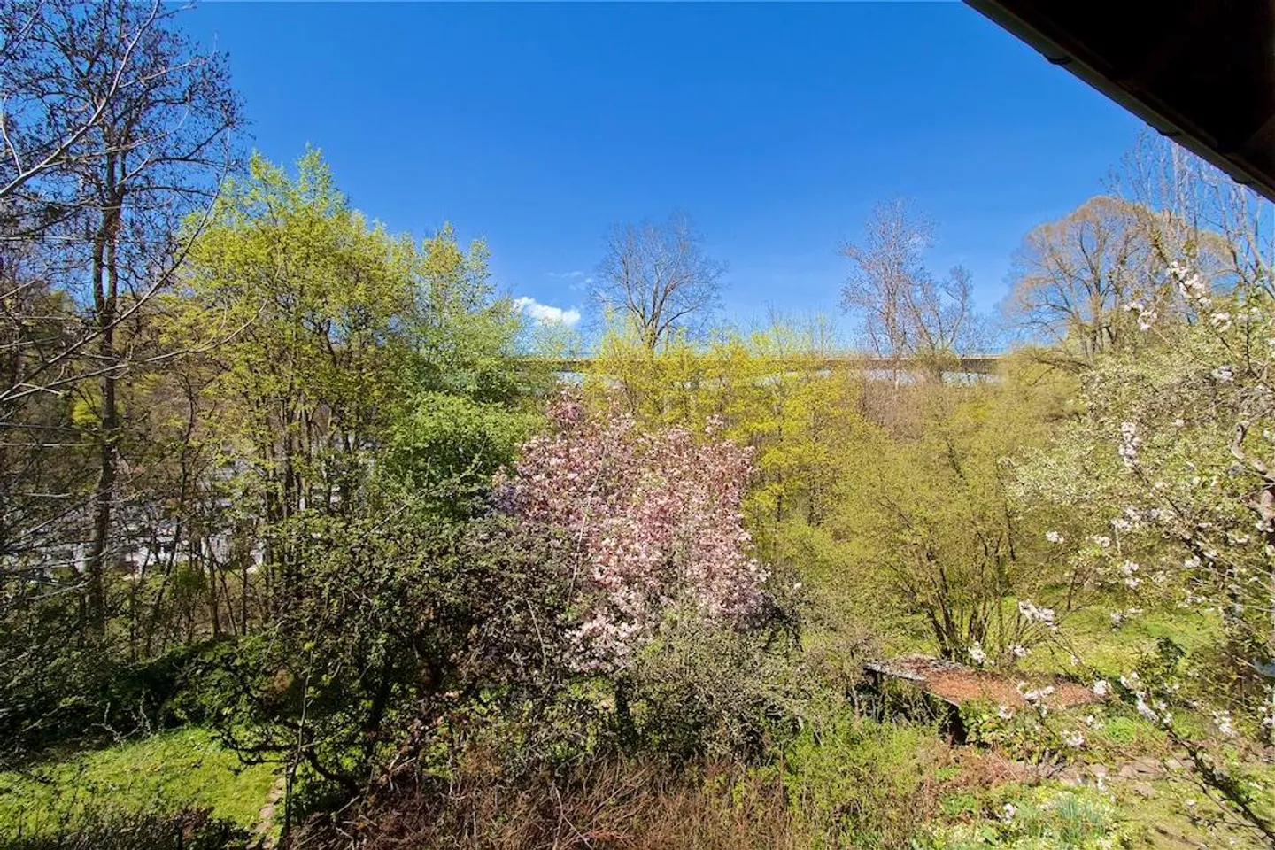 Living in Bern, single-family house with high renovation needs - Photo 10 of 15