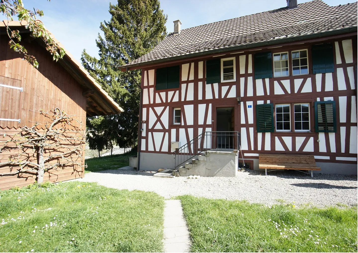 Familienfreundliches Haus in Wädenswil - Foto 1 von 15