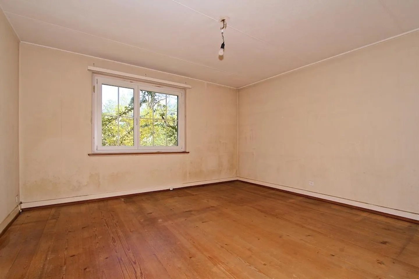 Living in Bern, single-family house with high renovation needs - Photo 11 of 15