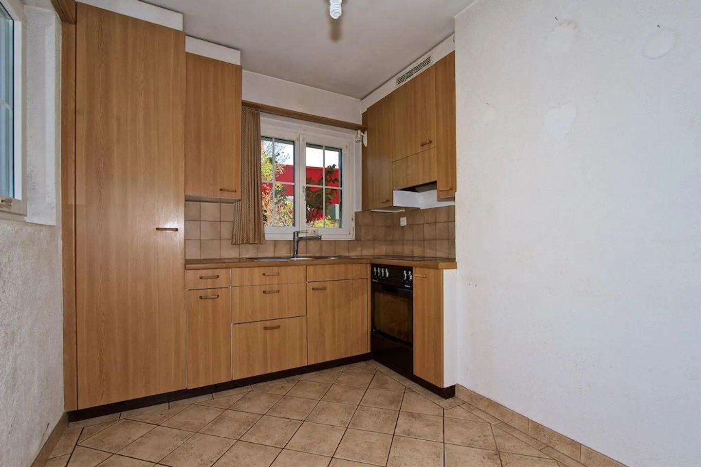 Living in Bern, single-family house with high renovation needs - Photo 12 of 15